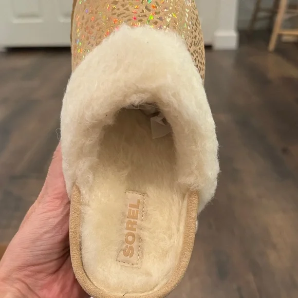 Sorel Youth Nakiska Slide II in Ceramic and Tan youth 4 or women 6 - Picture 3 of 7